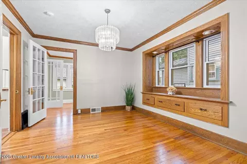 516 Bartlett St, Lansing, MI 48915 photo 8