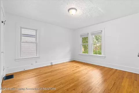 516 Bartlett St, Lansing, MI 48915 photo 25