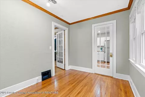 516 Bartlett St, Lansing, MI 48915 photo 11