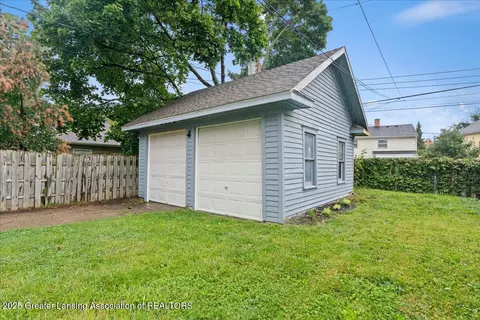 516 Bartlett St, Lansing, MI 48915 photo 36