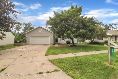 110 Country Lake Dr #3, Potterville, MI 48876