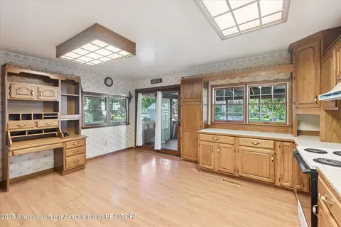 126 E Washington St, Maple Rapids, MI 48853 photo 14