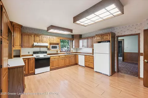 126 E Washington St, Maple Rapids, MI 48853 photo 30