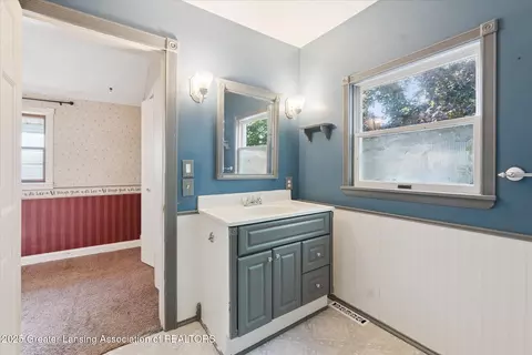 126 E Washington St, Maple Rapids, MI 48853 photo 35