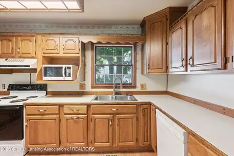 126 E Washington St, Maple Rapids, MI 48853 photo 13