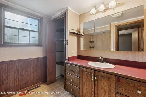 126 E Washington St, Maple Rapids, MI 48853 photo 31