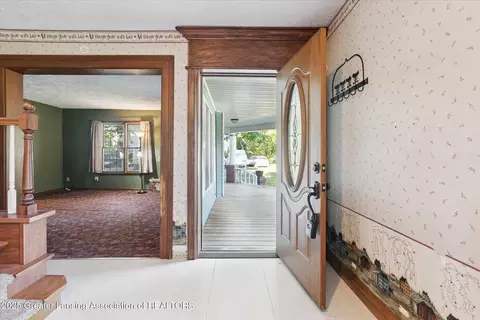 126 E Washington St, Maple Rapids, MI 48853 photo 7
