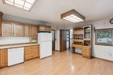 126 E Washington St, Maple Rapids, MI 48853 photo 15
