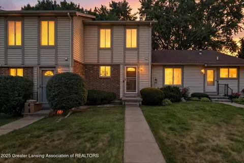 5954 Village Dr, Haslett, MI 48840