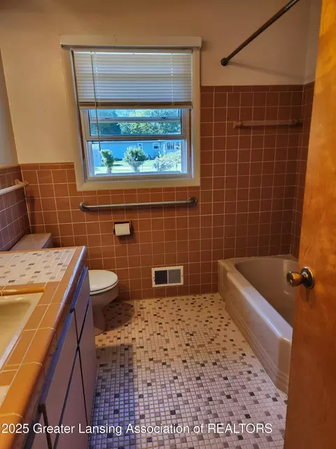 Bath - 8623 Juniper St, Lansing, MI 48917 photo 1 of 2
