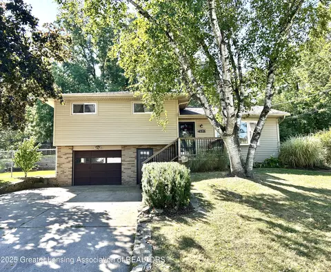 4921 Westhill Dr, Lansing, MI 48917
