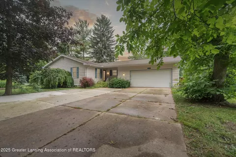 10015 Burgundy Blvd, Dimondale, MI 48821