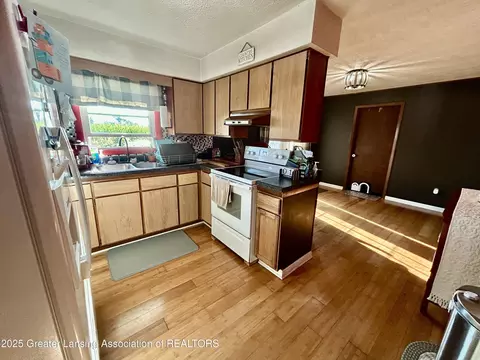 Kitchen - 2477 Divine Hwy, Lyons, MI 48851 photo 2 of 2
