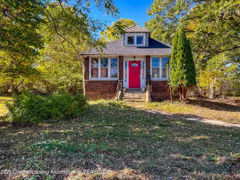 2812 Pleasant Grove Rd, Lansing, MI 48910