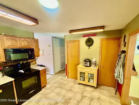 Kitchen - 18901 N B Dr, Marshall, MI 49068 photo 3 of 3