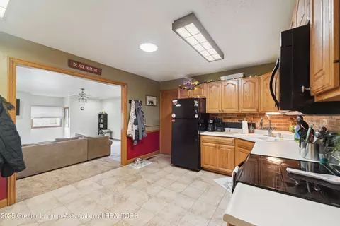 Entry Way - 18901 N B Dr, Marshall, MI 49068 photo 2 of 3