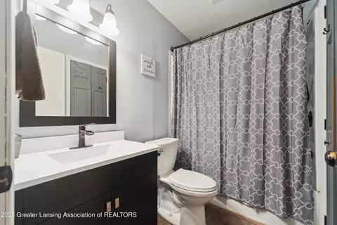 Bath - 18901 N B Dr, Marshall, MI 49068 photo 1 of 2