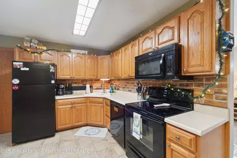 Kitchen - 18901 N B Dr, Marshall, MI 49068 photo 1 of 3