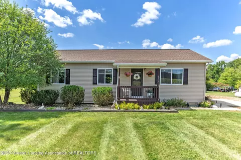 7717 N Wacousta Rd, Fowler, MI 48835