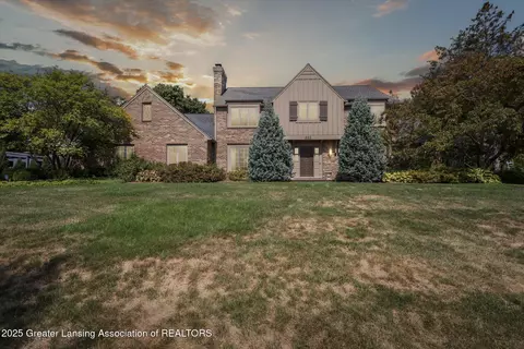 965 Tanglewood Ln, East Lansing, MI 48823