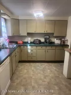 323 E Main St, Elsie, MI 48831 photo 9