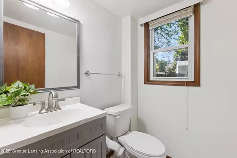 517 Jade Dr, Lansing, MI 48917 photo 27