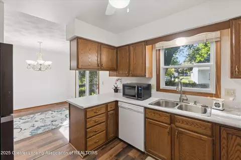 517 Jade Dr, Lansing, MI 48917 photo 13