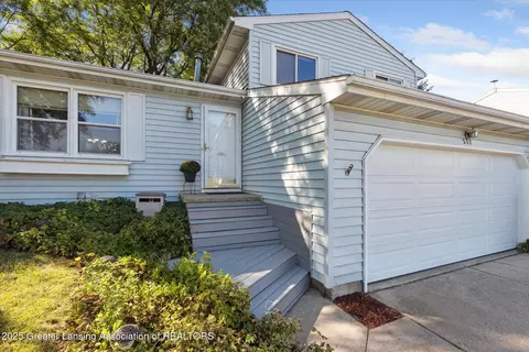 517 Jade Dr, Lansing, MI 48917 photo 4