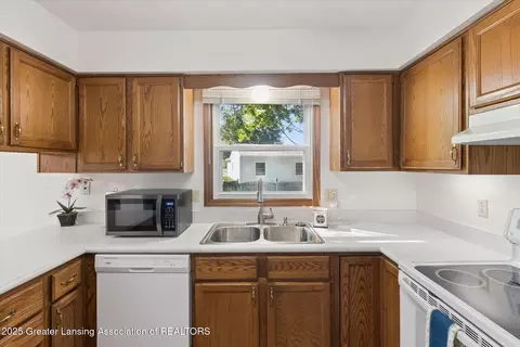 517 Jade Dr, Lansing, MI 48917 photo 14