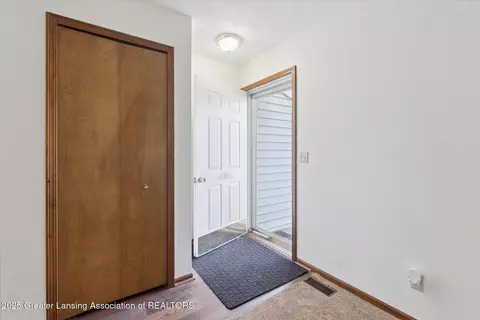 517 Jade Dr, Lansing, MI 48917 photo 5