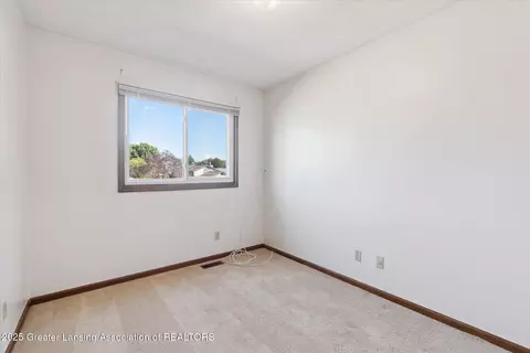 517 Jade Dr, Lansing, MI 48917 photo 20