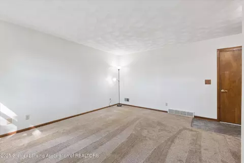517 Jade Dr, Lansing, MI 48917 photo 24