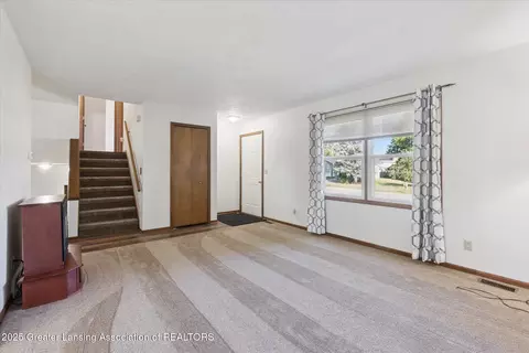 517 Jade Dr, Lansing, MI 48917 photo 8