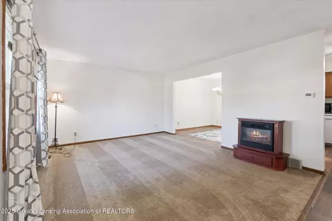 517 Jade Dr, Lansing, MI 48917 photo 6