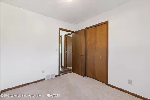 517 Jade Dr, Lansing, MI 48917 photo 21