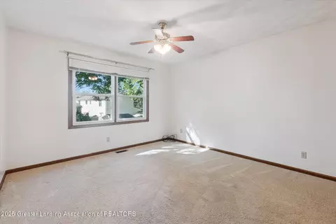 517 Jade Dr, Lansing, MI 48917 photo 16