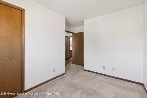 517 Jade Dr, Lansing, MI 48917 photo 23