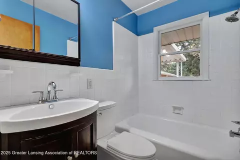 Bath - 1311 W Morrell St, Jackson, MI 49203 photo 2 of 2