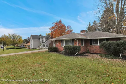 Exterior - 1311 W Morrell St, Jackson, MI 49203 photo 6 of 9