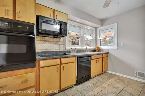 Kitchen - 1311 W Morrell St, Jackson, MI 49203 photo 1 of 5