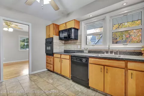 Kitchen - 1311 W Morrell St, Jackson, MI 49203 photo 4 of 5