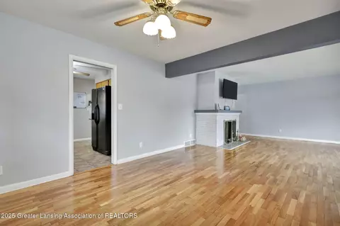 Living - 1311 W Morrell St, Jackson, MI 49203 photo 5 of 6