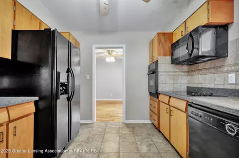 Kitchen - 1311 W Morrell St, Jackson, MI 49203 photo 3 of 5