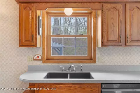 Kitchen - 5236 Drumheller Rd, Bath, MI 48808 photo 4 of 4