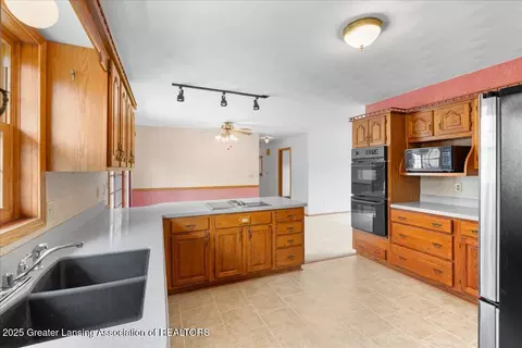 Kitchen - 5236 Drumheller Rd, Bath, MI 48808 photo 2 of 4