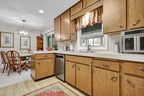Kitchen - 1621 E Stoll Rd, Lansing, MI 48906 photo 2 of 4