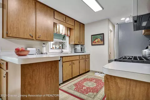 Kitchen - 1621 E Stoll Rd, Lansing, MI 48906 photo 1 of 4