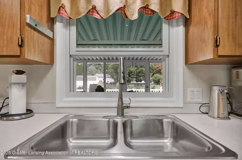 Kitchen - 1621 E Stoll Rd, Lansing, MI 48906 photo 4 of 4