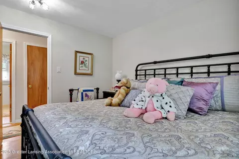 Bedroom - 1621 E Stoll Rd, Lansing, MI 48906 photo 2 of 6
