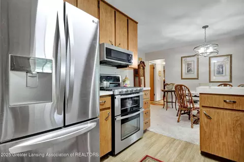 Kitchen - 1621 E Stoll Rd, Lansing, MI 48906 photo 3 of 4